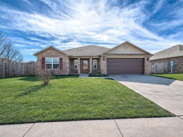 2303 Elmwood Avenue, Lowell, AR 72745