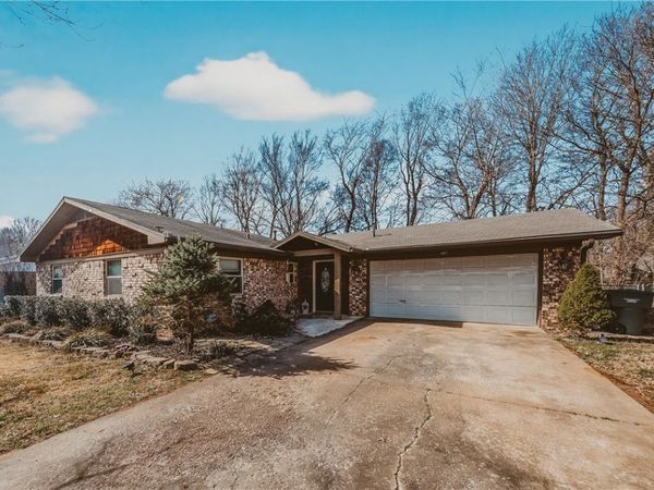 1827 Seminole Court , Fayetteville, AR 72701