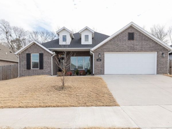 1048 S Xavier Bend, Fayetteville, AR 72701