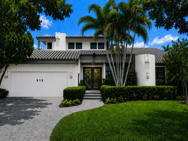 913 Diplomat Parkway, Hallandale Beach, FL 33009