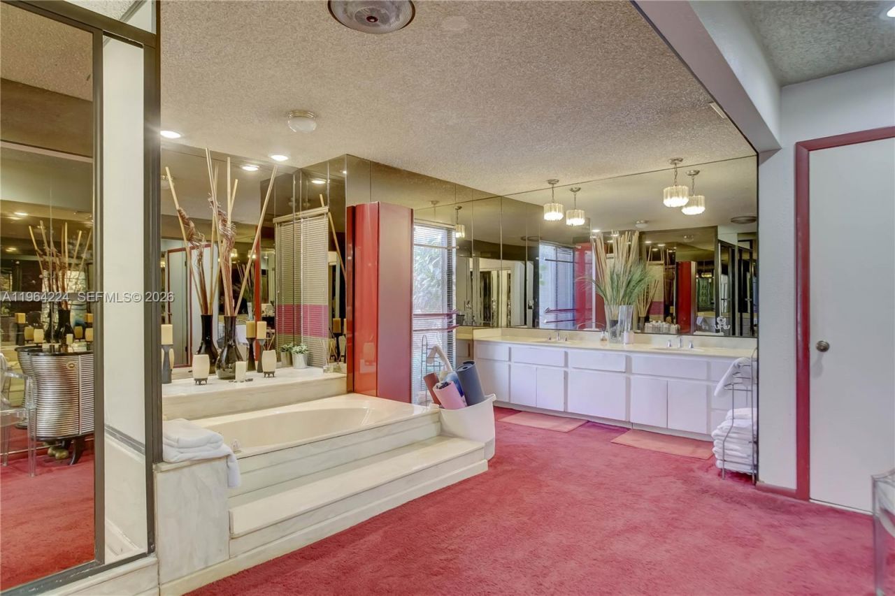 913 Diplomat Parkway, Hallandale Beach, FL 33009 Photo