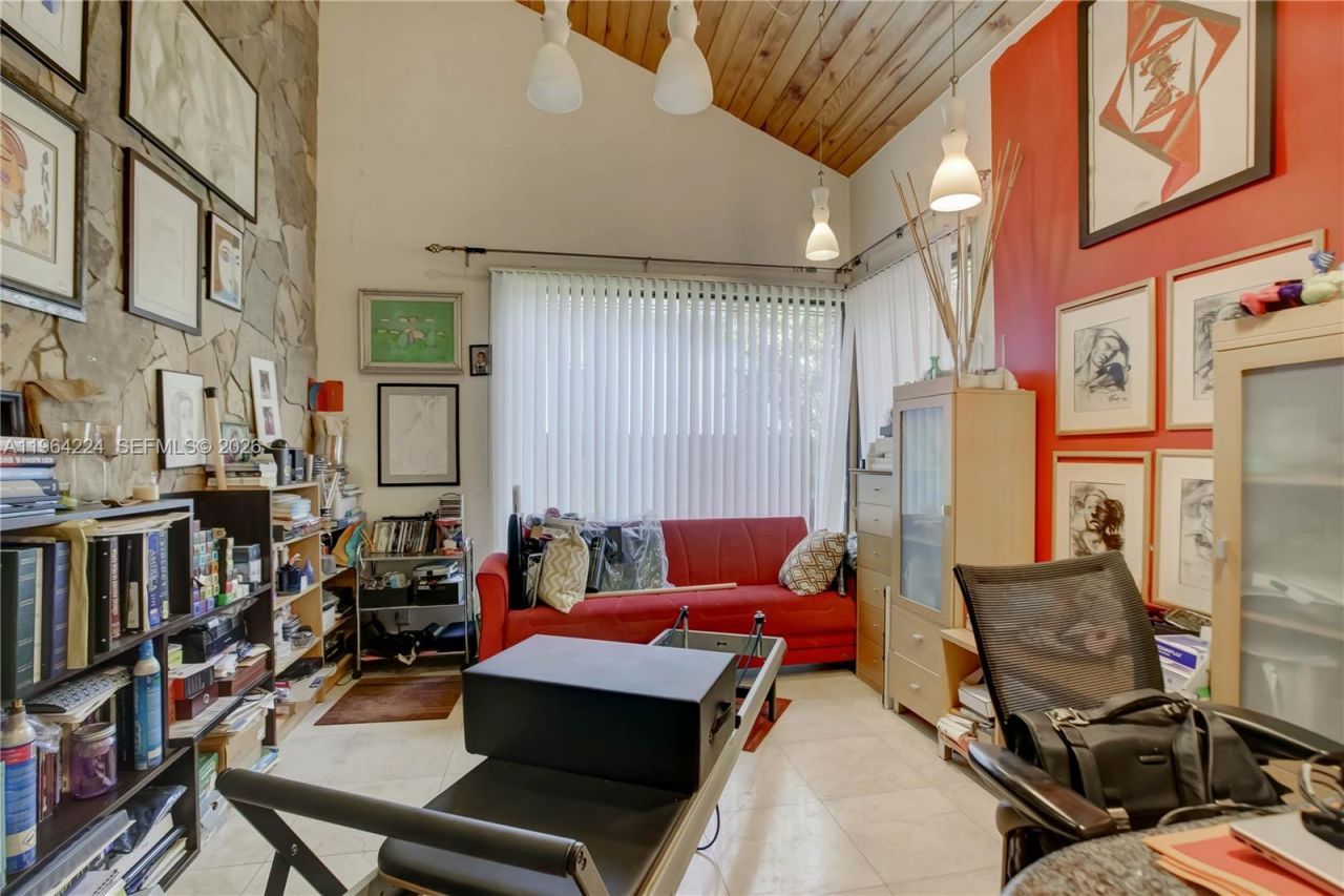 913 Diplomat Parkway, Hallandale Beach, FL 33009 Photo