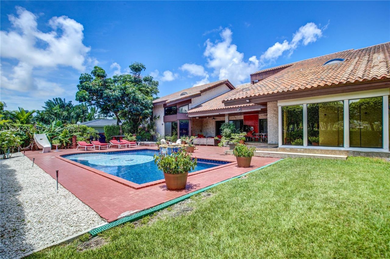 913 Diplomat Parkway, Hallandale Beach, FL 33009 Photo