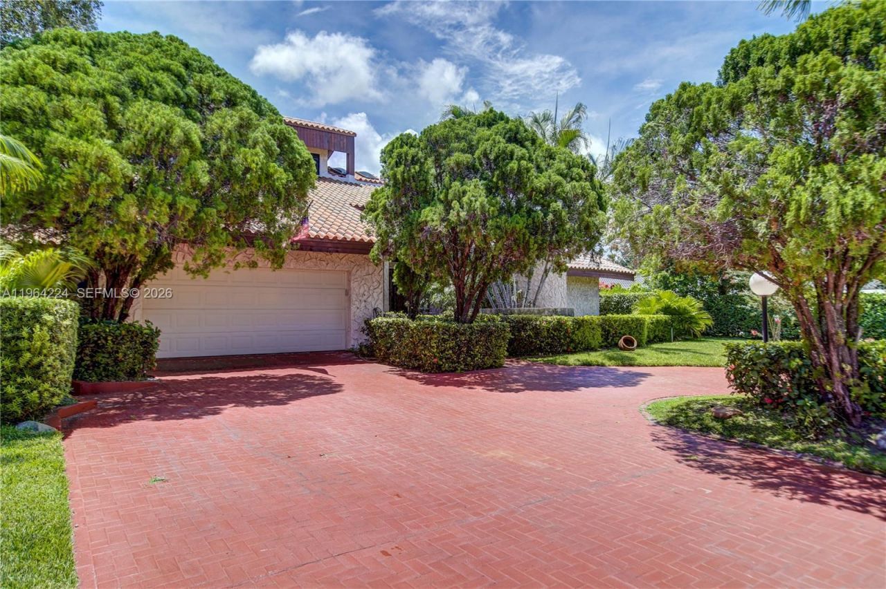 913 Diplomat Parkway, Hallandale Beach, FL 33009 Photo