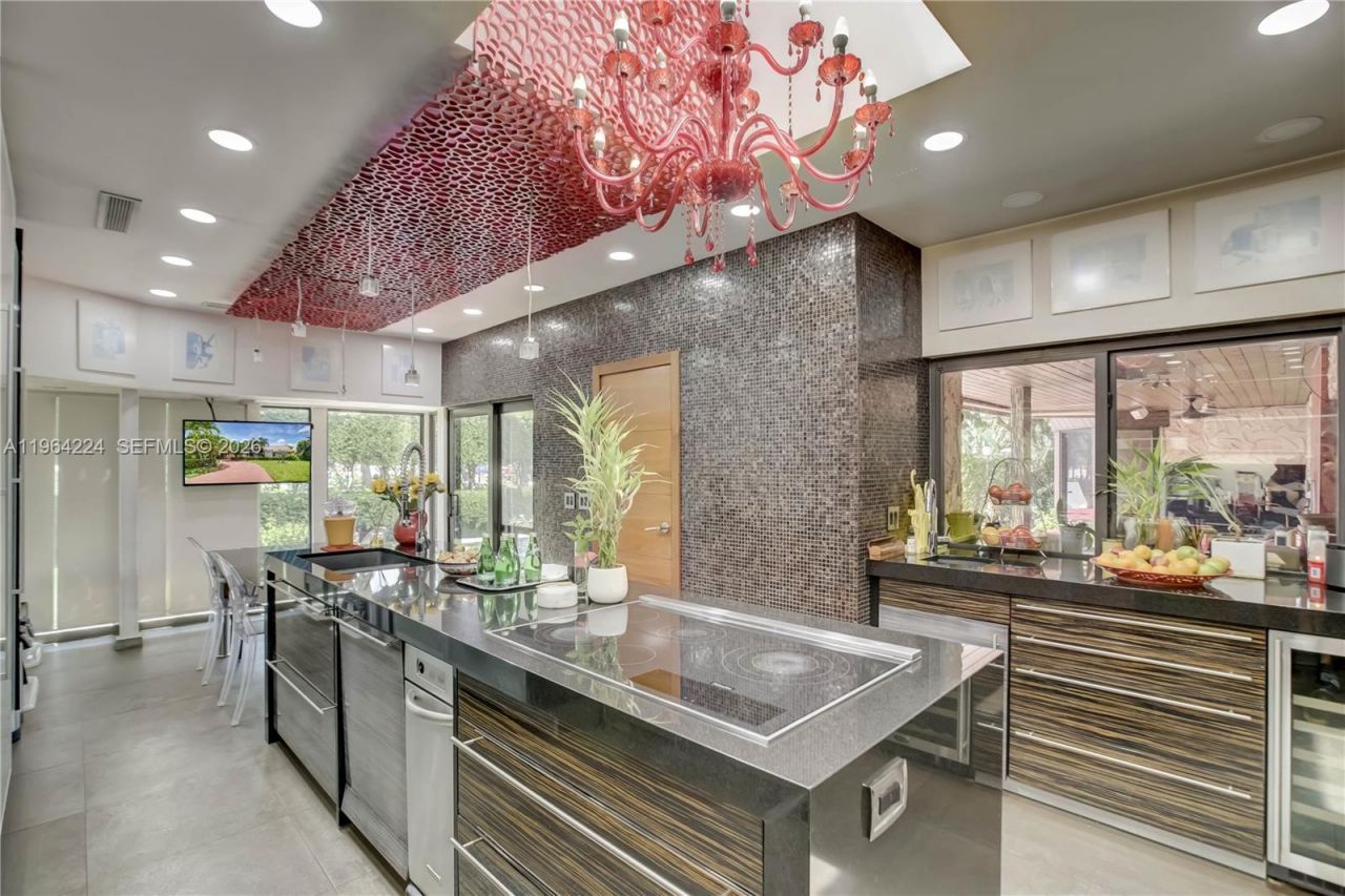 913 Diplomat Parkway, Hallandale Beach, FL 33009 Photo