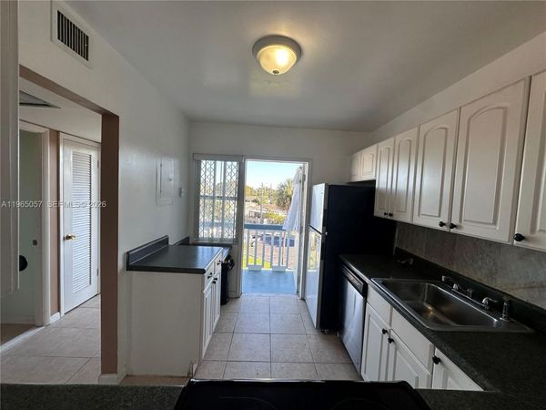 2223 Park Ln, Unit 304, Hollywood, FL 33021