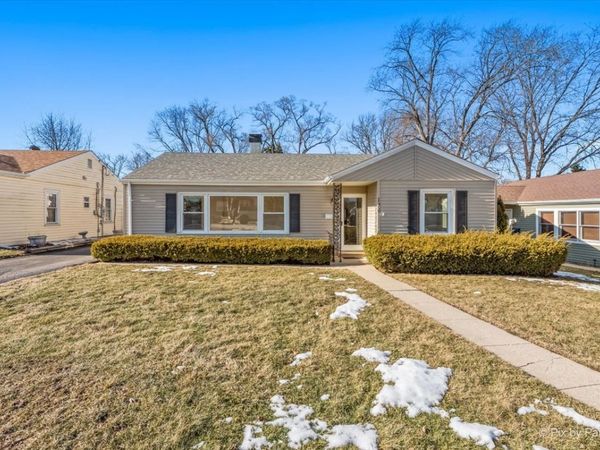 136 Walnut Court, Mundelein, IL 60060