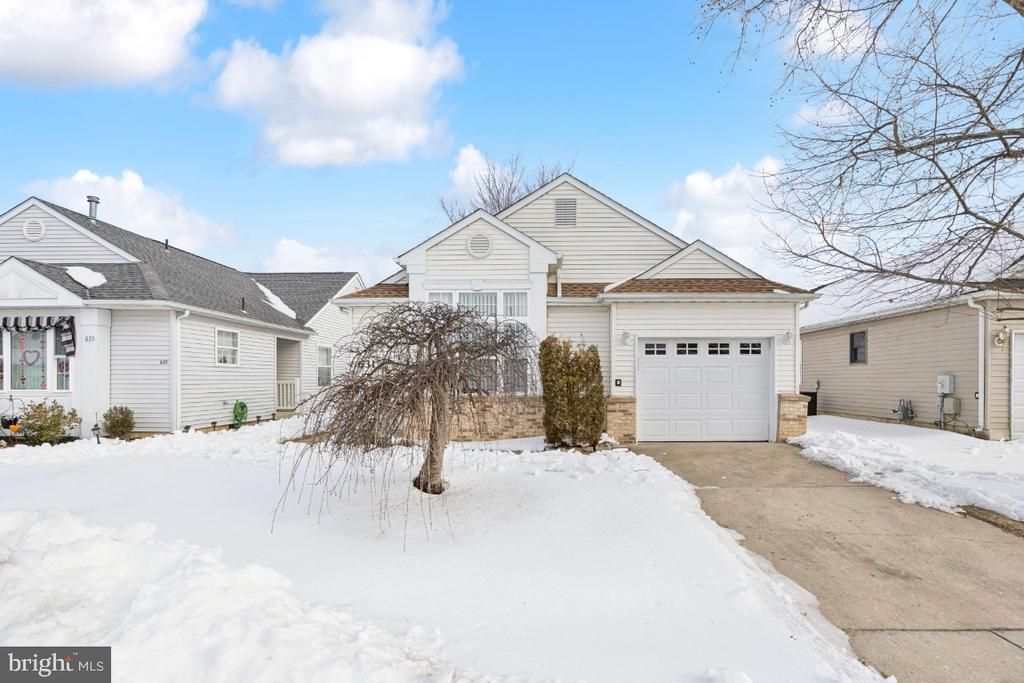 631 Barbados Drive, Williamstown, NJ 08094 Main Photo