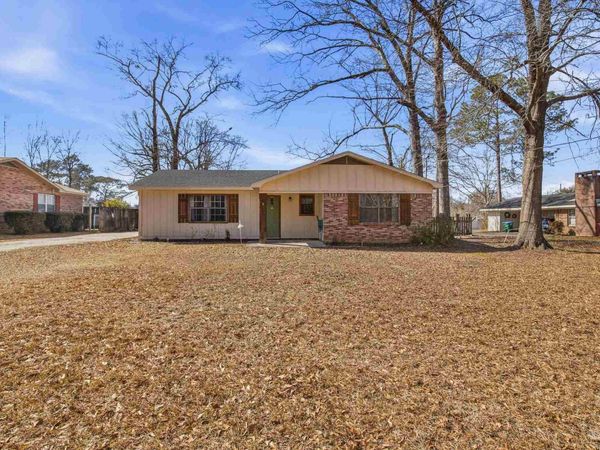 104 Thorndale Pl, Atmore, AL 36502