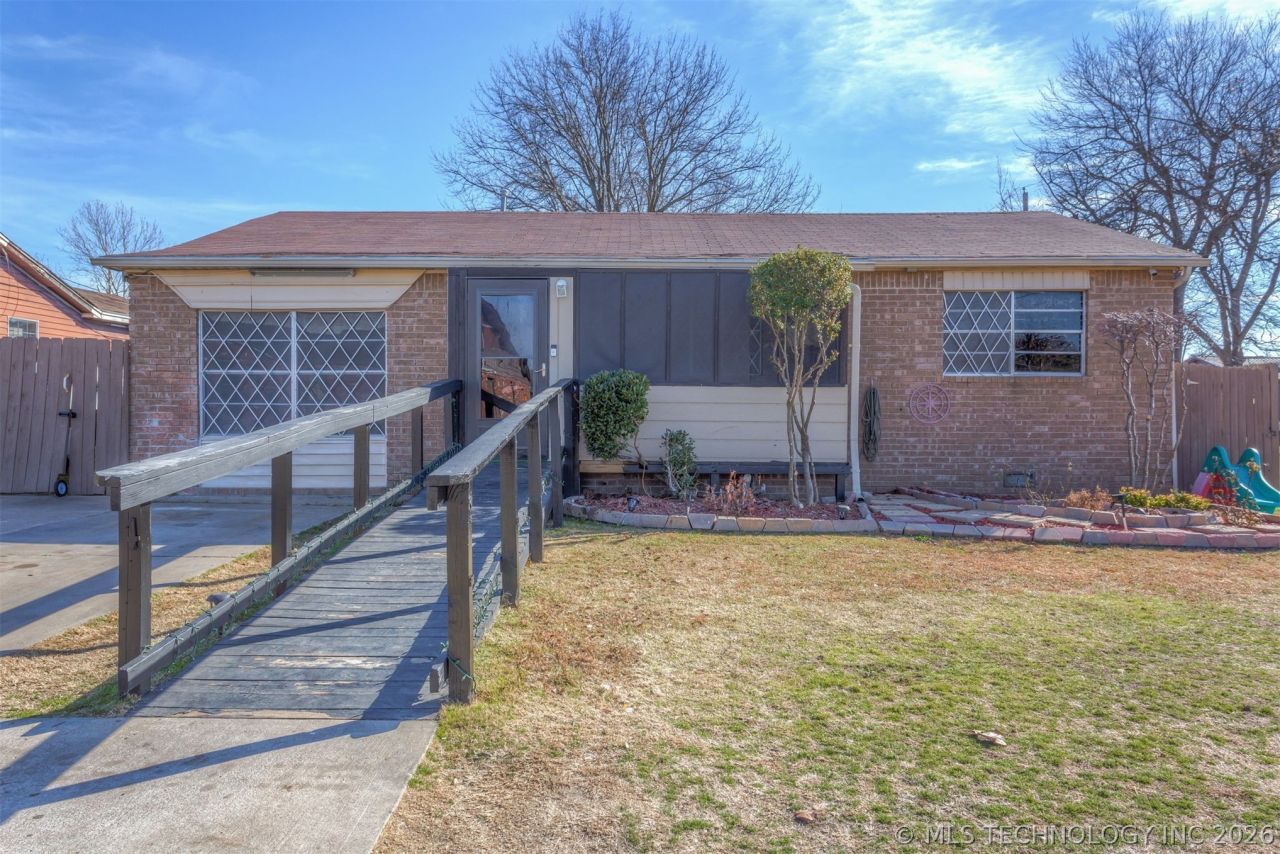 407 N Hillman Avenue, Okmulgee, OK 74447 Main Photo