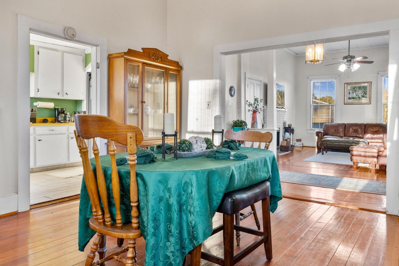 216 Sumter Street Photo 10