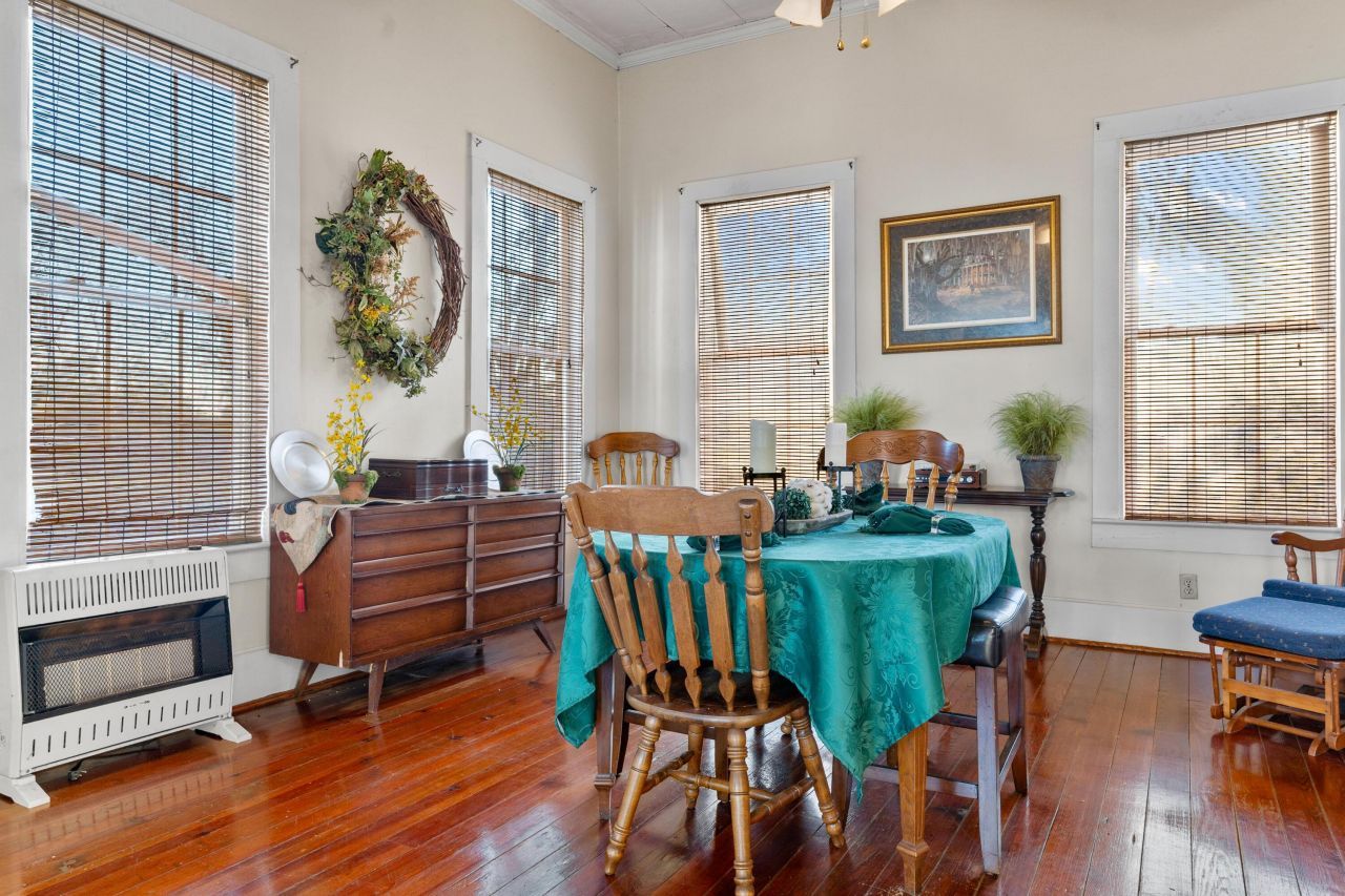 216 Sumter Street Photo 11