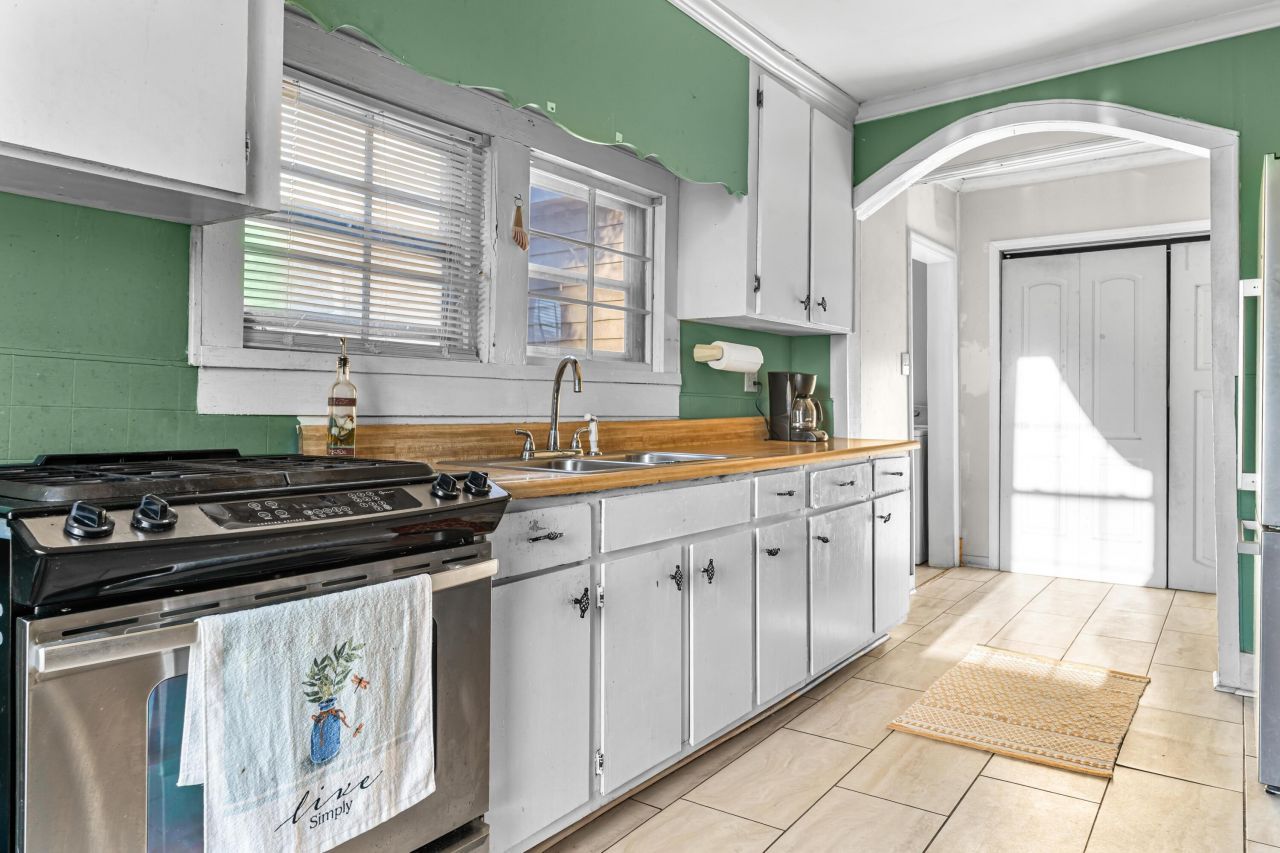 216 Sumter Street Photo 12