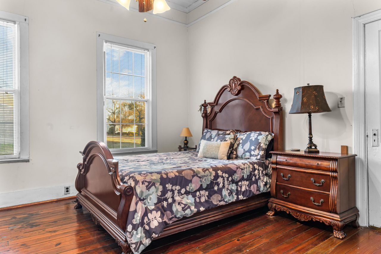 216 Sumter Street Photo 17