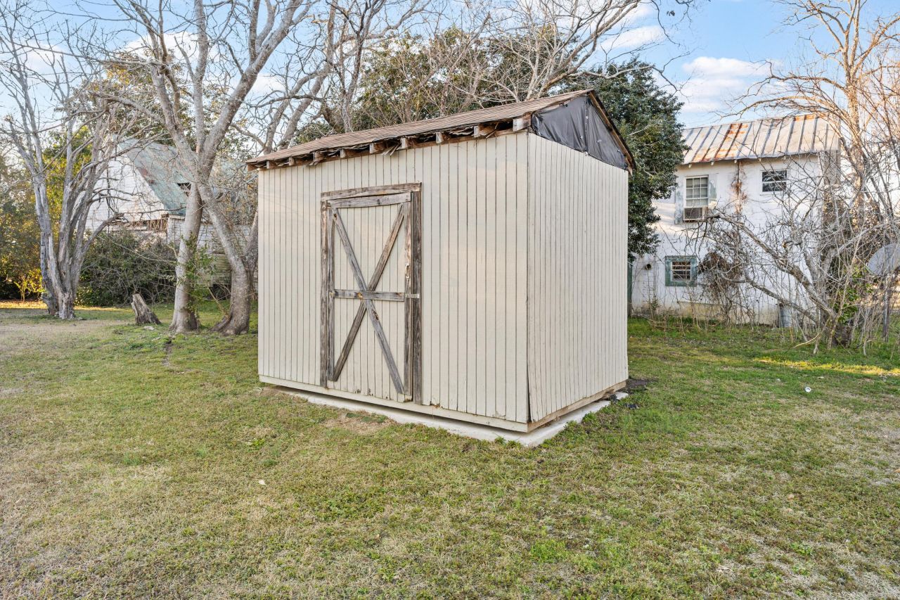 216 Sumter Street Photo 5