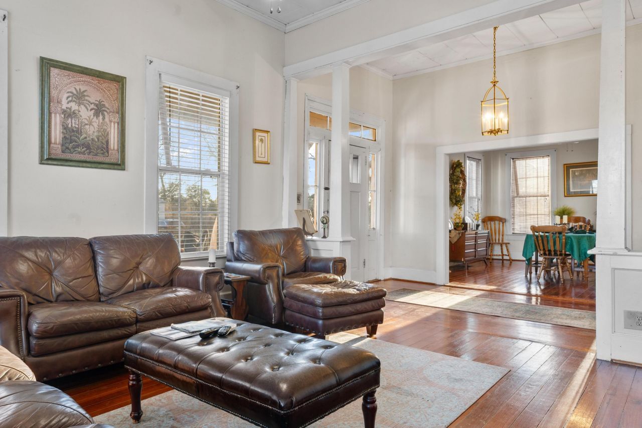 216 Sumter Street Photo 8