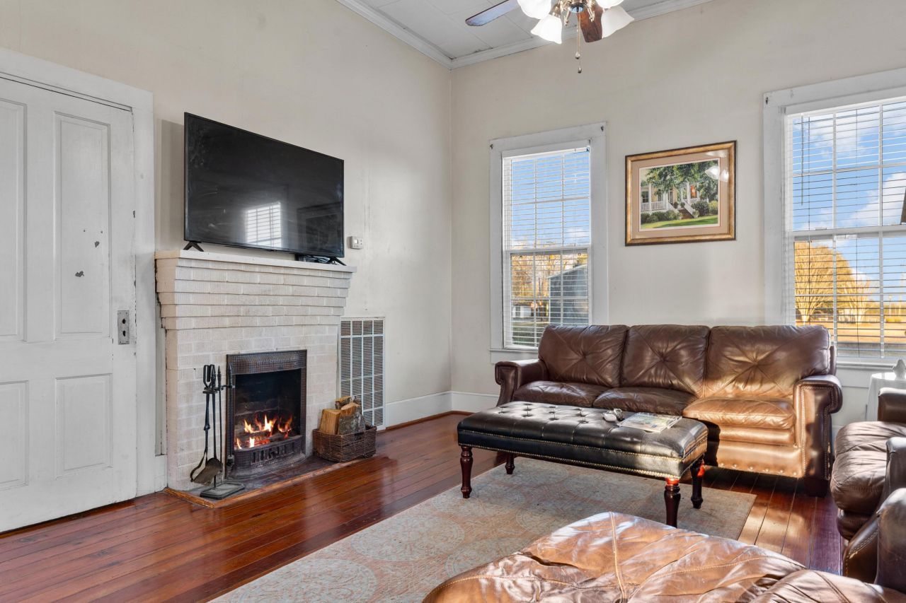 216 Sumter Street Photo 9