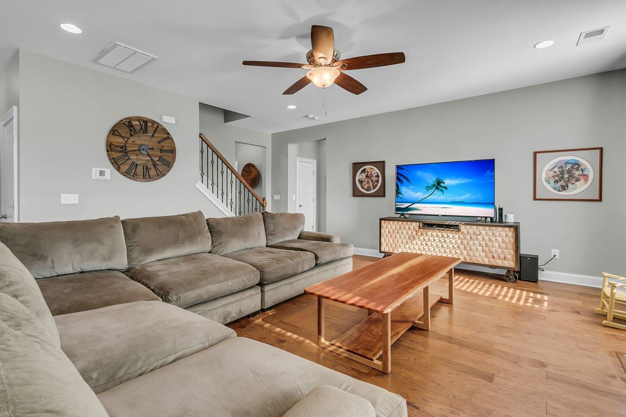 219 Daybreak Boulevard Photo 10