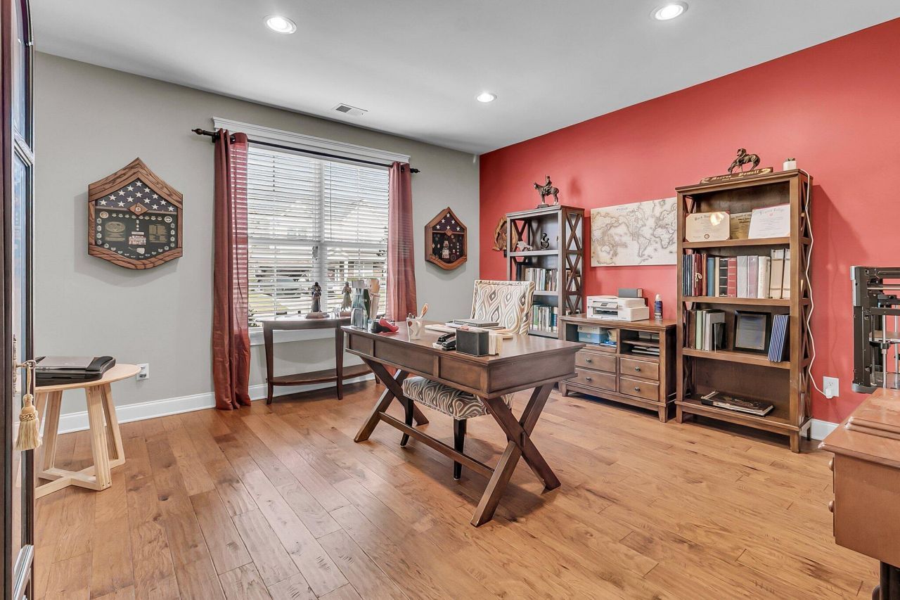 219 Daybreak Boulevard Photo 5