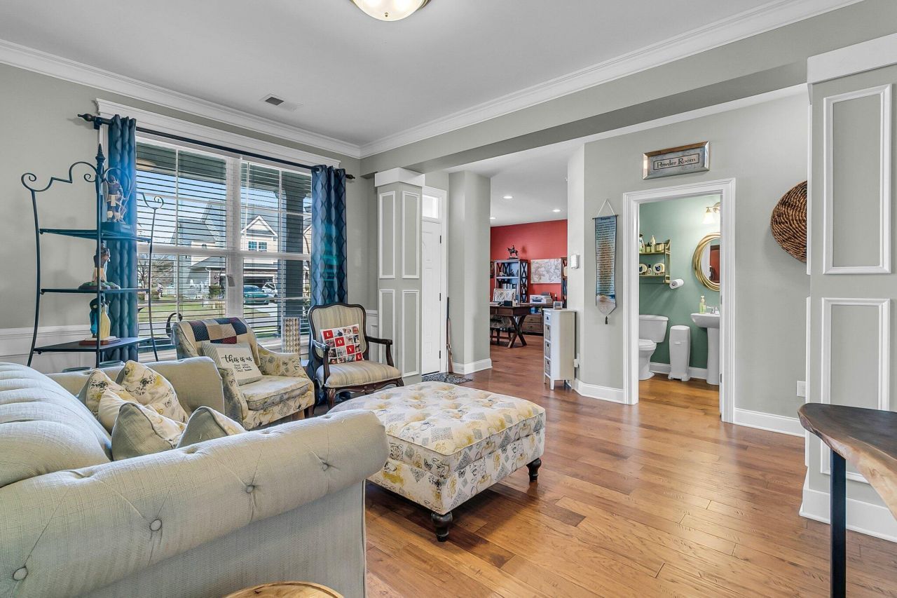 219 Daybreak Boulevard Photo 8