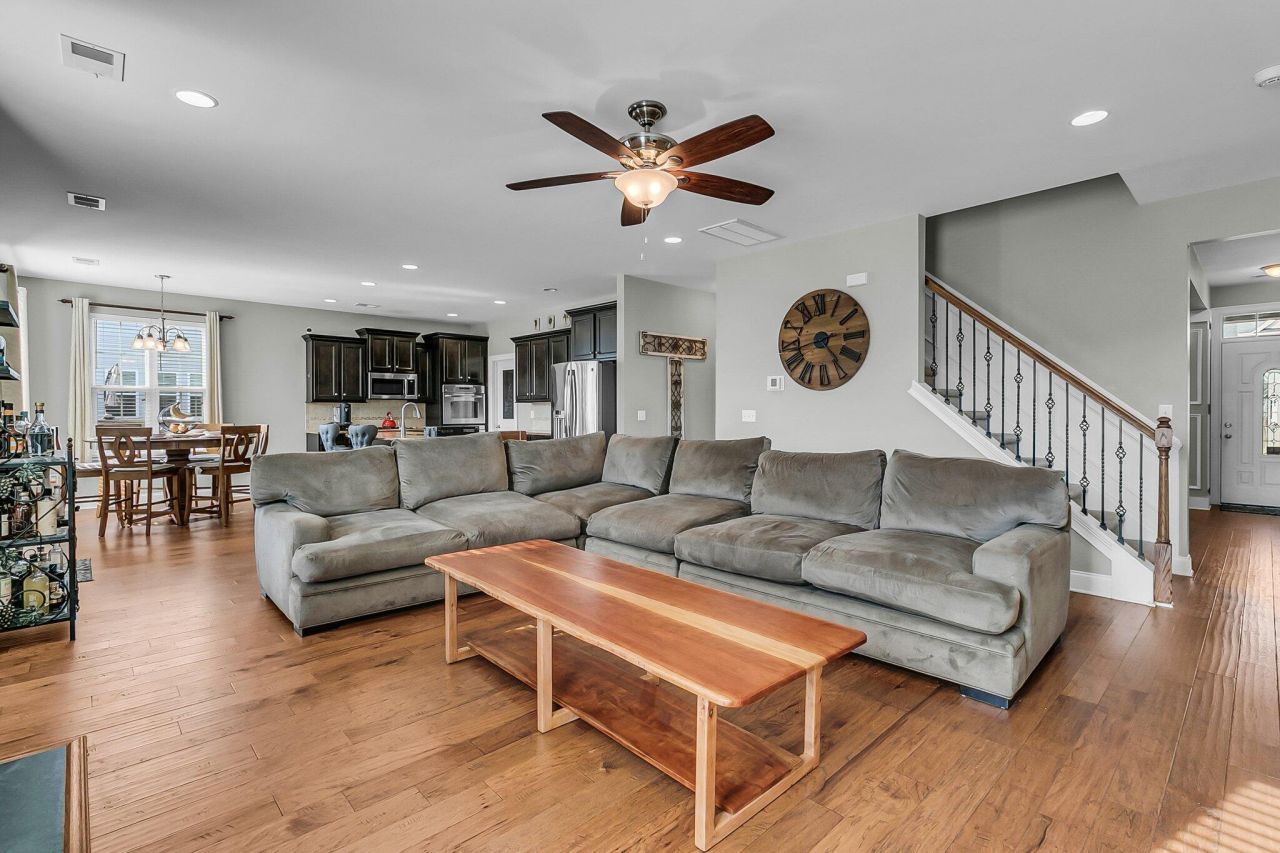 219 Daybreak Boulevard Photo 9