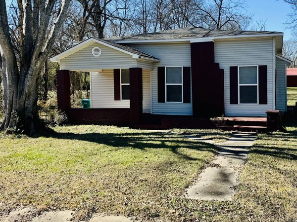 111 S Olive St, Okolona, MS 38860