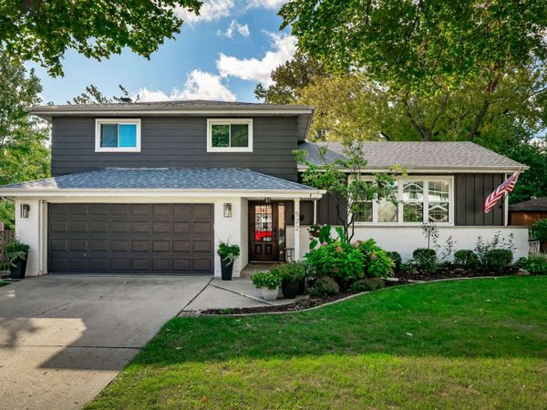 522 E Park Manor Court, Elmhurst, IL 60126