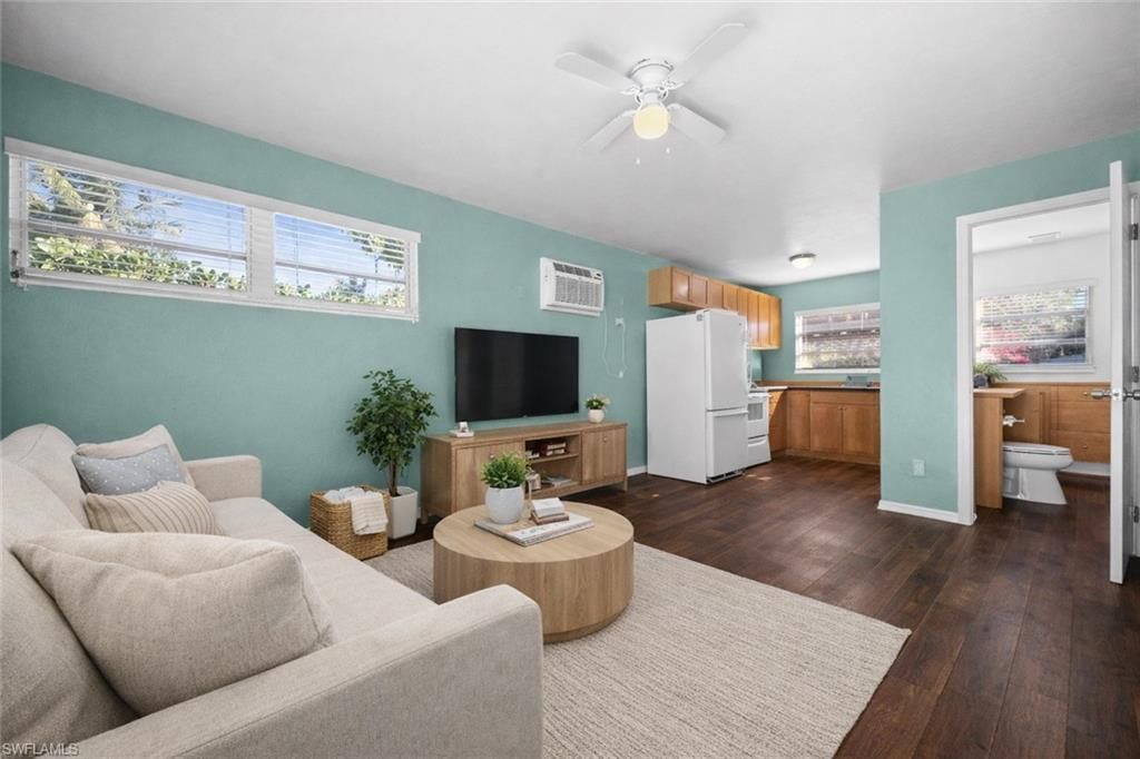 715 10th St N, Naples, FL 34102 Photo