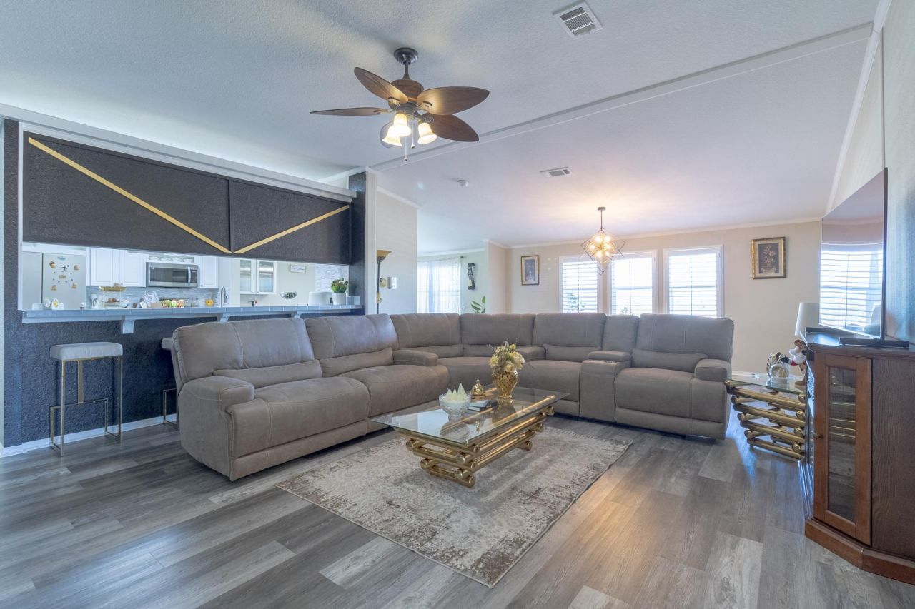 546 Texas Oak Dr, Cedar Creek, TX 78612 Main Photo