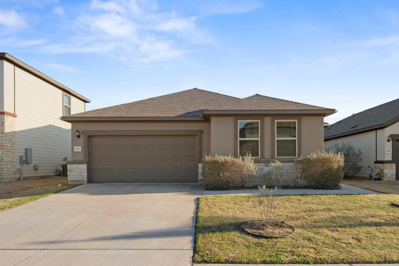 601 Platinum Ln, Liberty Hill, TX 78642 Main Photo