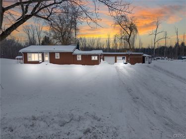 9576 Black Creek Road, Brewerton, NY 13029