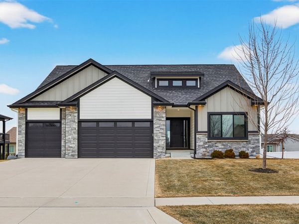 909 NW Mils Court, Ankeny, IA 50023