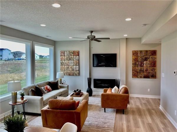 5426 153rd Street, Urbandale, IA 50323