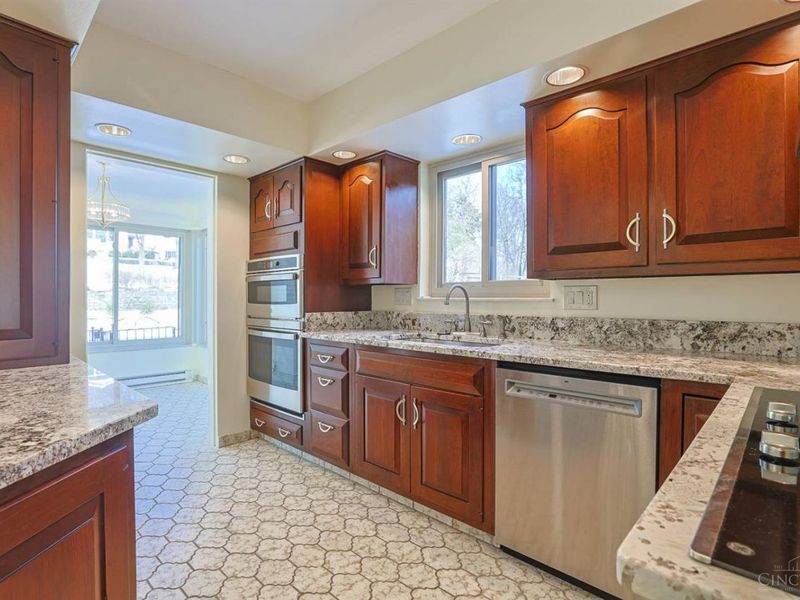 1006 Pineknot Drive, Delhi Twp, OH 45238 Photo 9