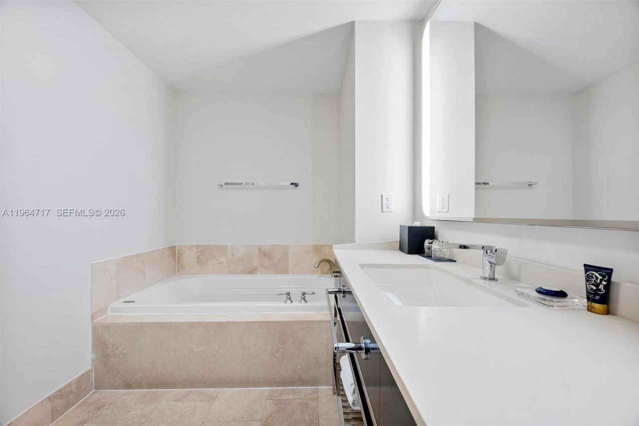 4401 Collins Ave, Unit 3209, Miami Beach, FL 33140 Photo