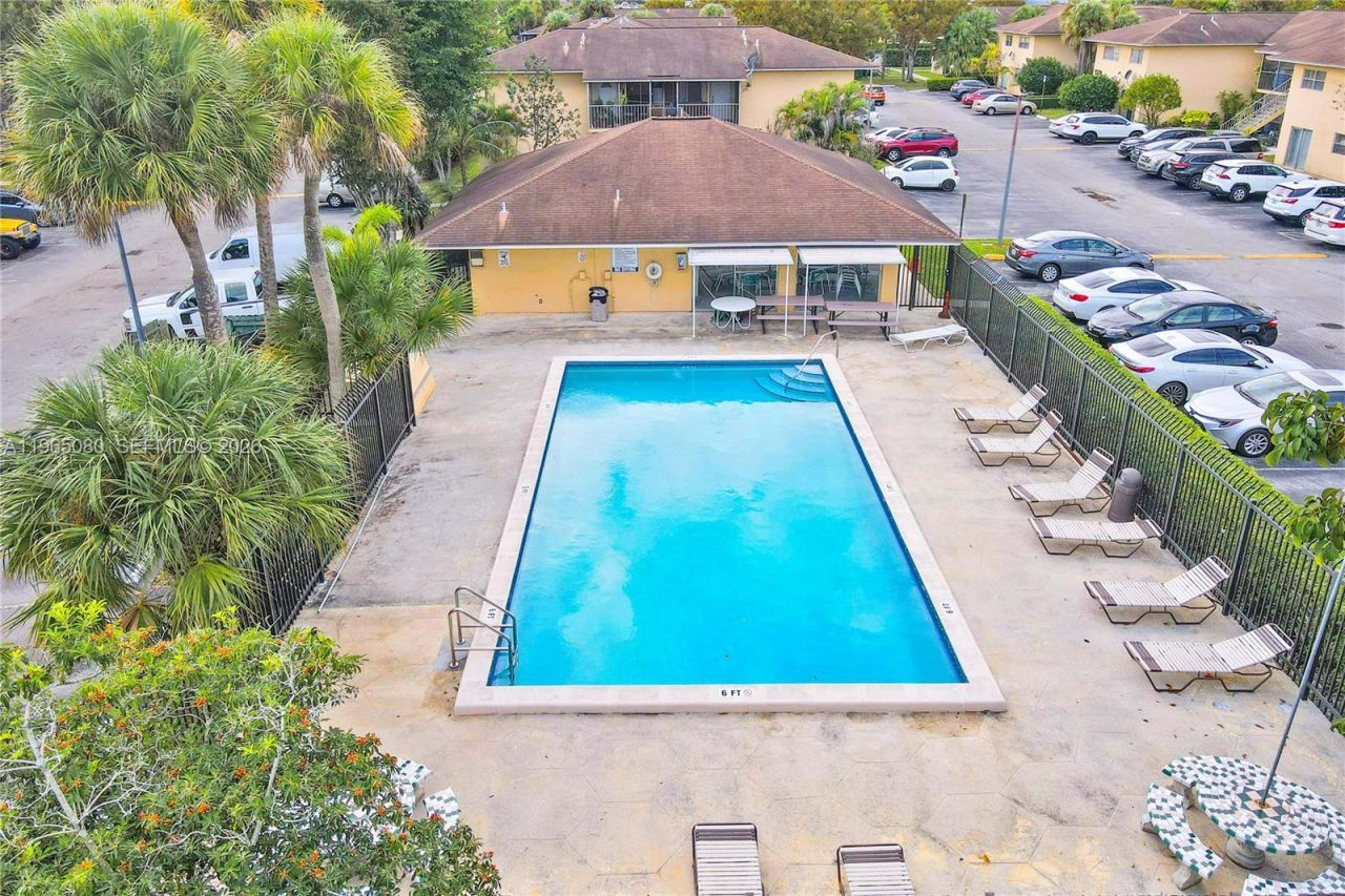 15619 SW 73rd Cir Ter, Unit 10-6, Miami, FL 33193 Photo