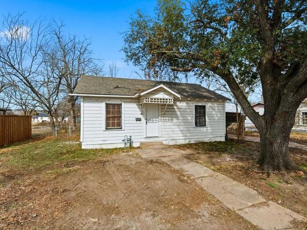 803 E 14th Street, Bonham, TX 75418
