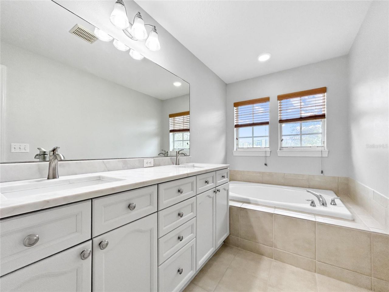 254 Valencia Circle, Saint Petersburg, FL 33716 Photo