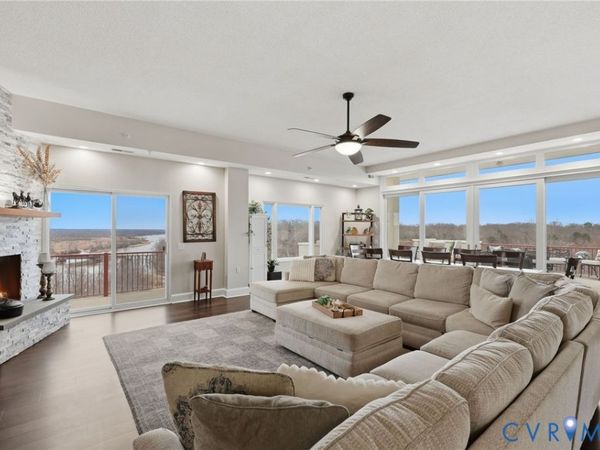 301 Beacon Ridge Drive, Unit 804, Hopewell, VA 23860