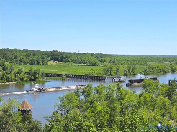 301 Beacon Ridge Drive, Unit 804, Hopewell, VA 23860
