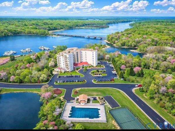 301 Beacon Ridge Drive, Unit 804, Hopewell, VA 23860