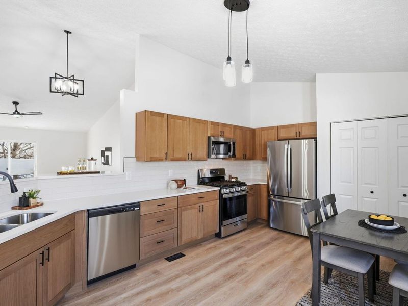 1360 Hafton Woods Drive, Columbus, OH 43204 Photo 11