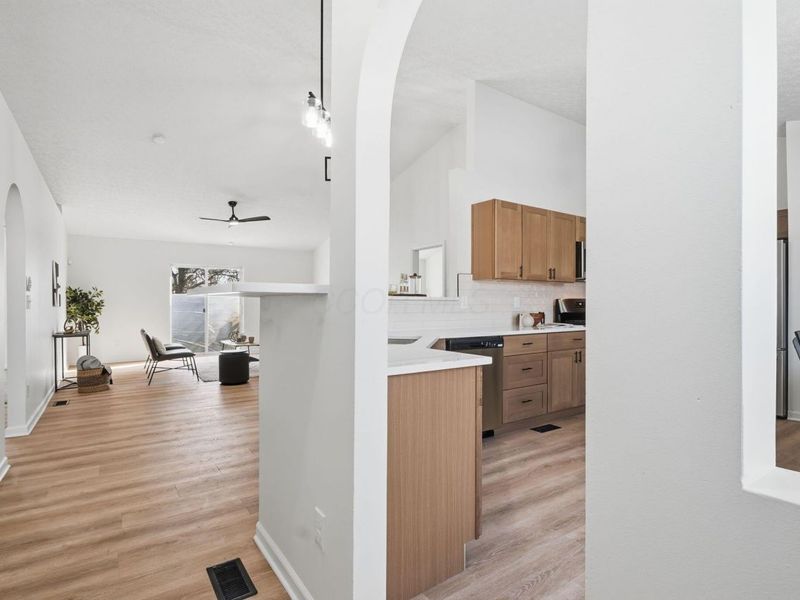 1360 Hafton Woods Drive, Columbus, OH 43204 Photo 7