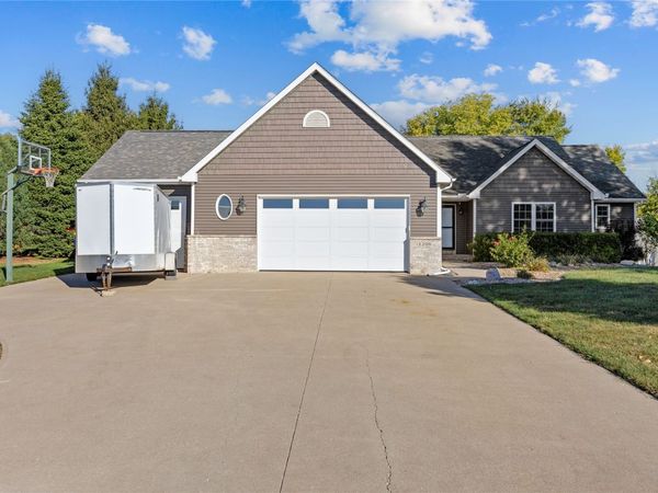 1206 Winchester Circle NE, Swisher, IA 52338