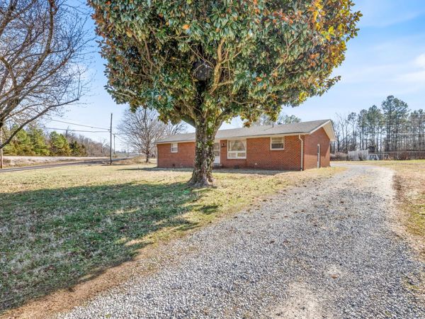 1156 Chestnut Dr , Burns, TN 37029