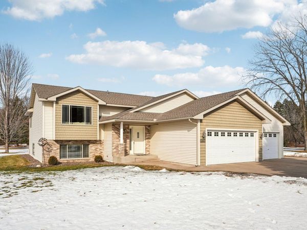 4404 E Viking Court, Wyoming, MN 55092