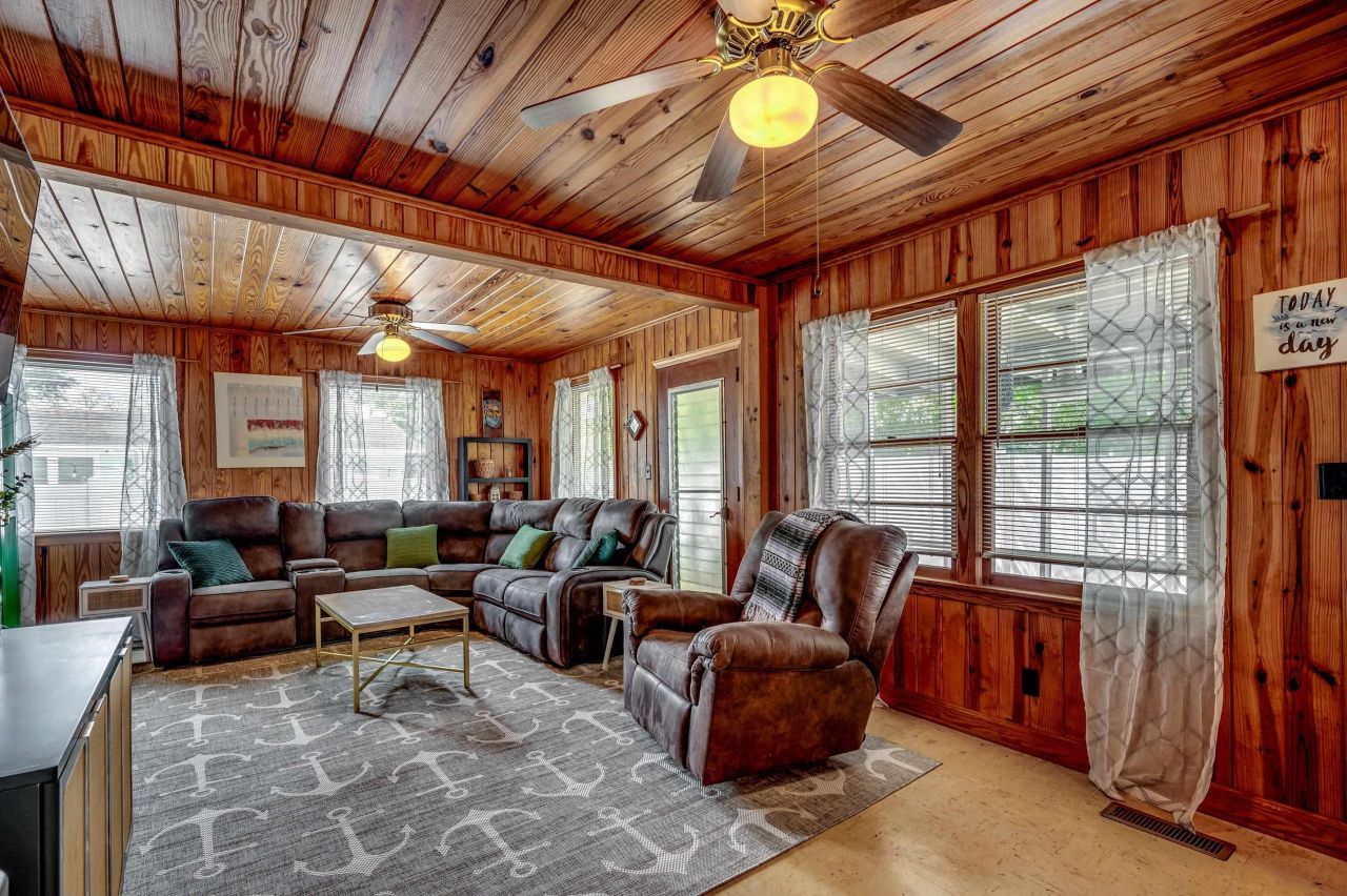 3611 Poinsett St. Photo 8