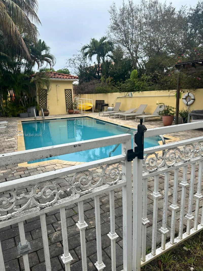 4812 Pine Tree Dr , Unit 105, Miami Beach, FL 33140 Photo