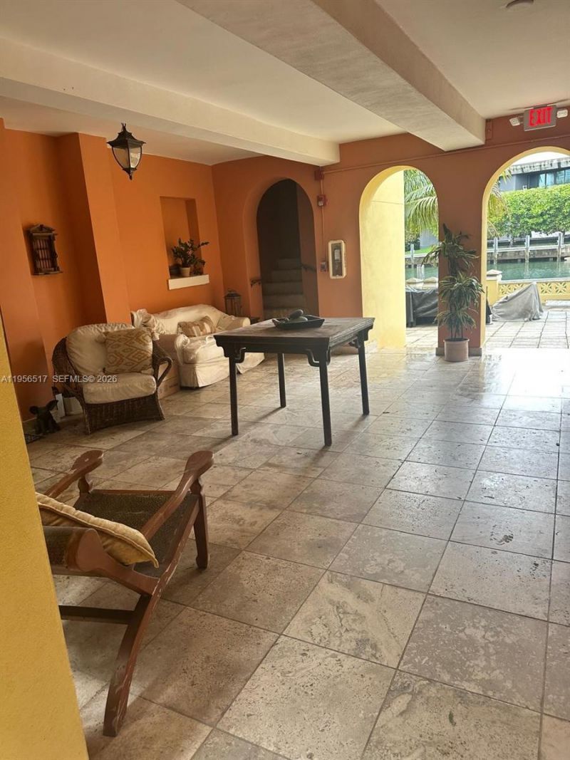 4812 Pine Tree Dr , Unit 105, Miami Beach, FL 33140 Photo