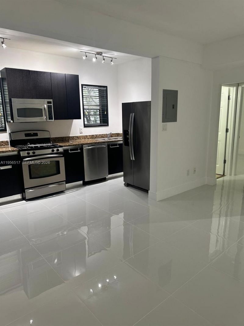 4812 Pine Tree Dr , Unit 105, Miami Beach, FL 33140 Photo